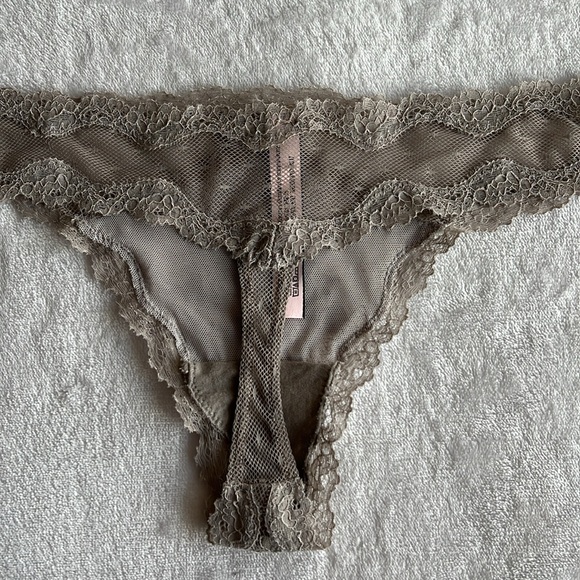 Victoria’s Secret Gray Lace Thong Panty Size M - Picture 4 of 6